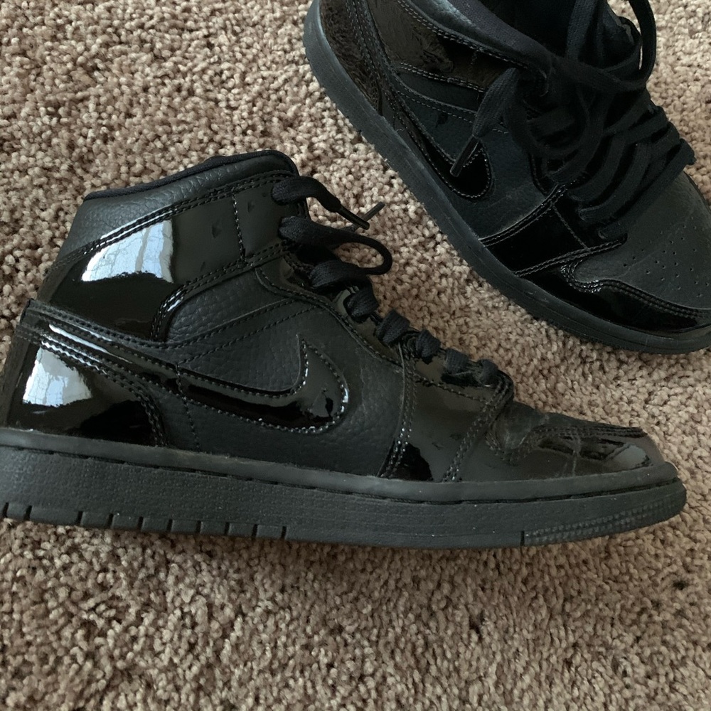 WMNS Air Jordan 1 Mid